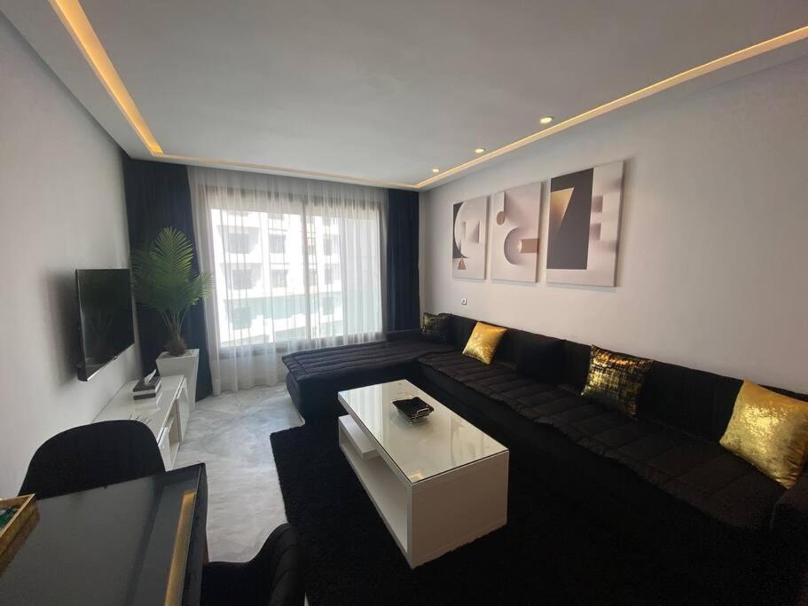 Corniche - Black New Apartment