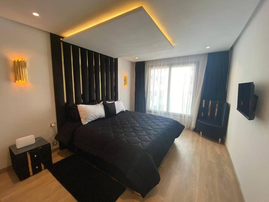 Corniche - Black New